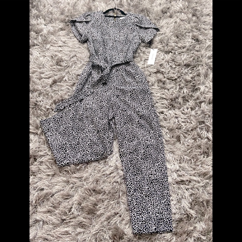 Comfortable jumpsuit. Perfect with black heels for a night out.